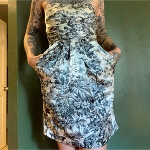 Black and white floral printed dress WITH POCKETS!